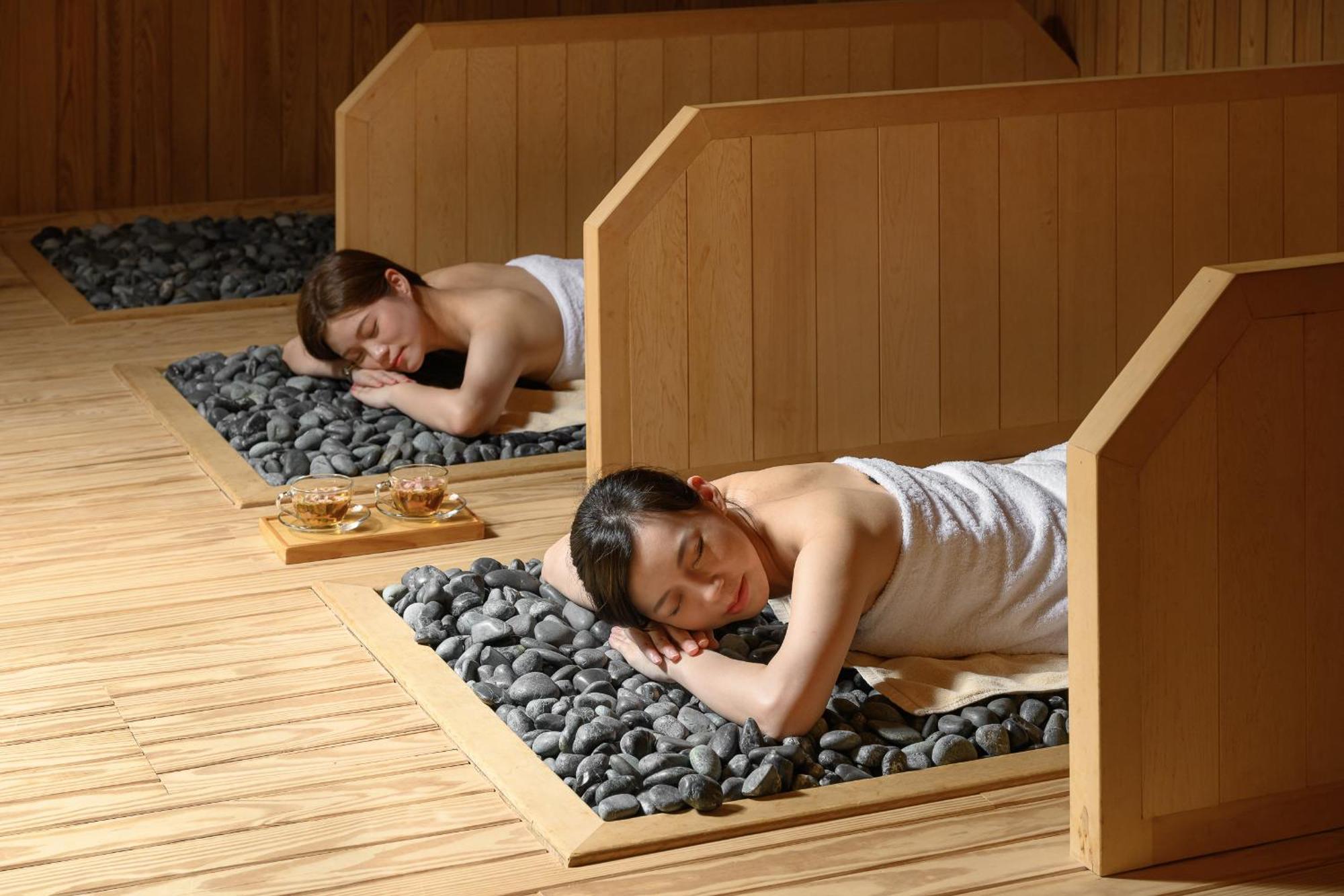 Evergreen Resort Hotel - Jiaosi Jiaoxi Εξωτερικό φωτογραφία A traditional Korean spa