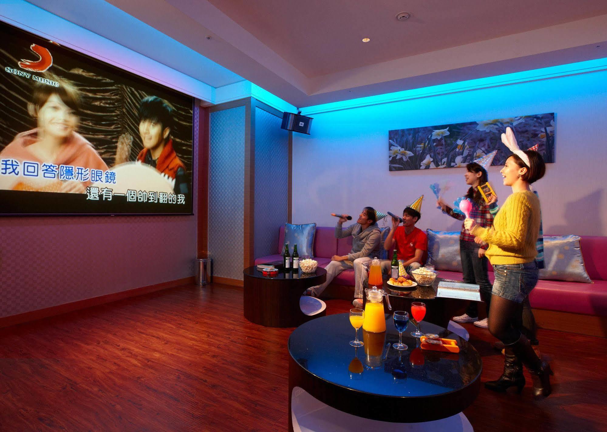 Evergreen Resort Hotel - Jiaosi Jiaoxi Εξωτερικό φωτογραφία Karaoke in Seoul, South Korea