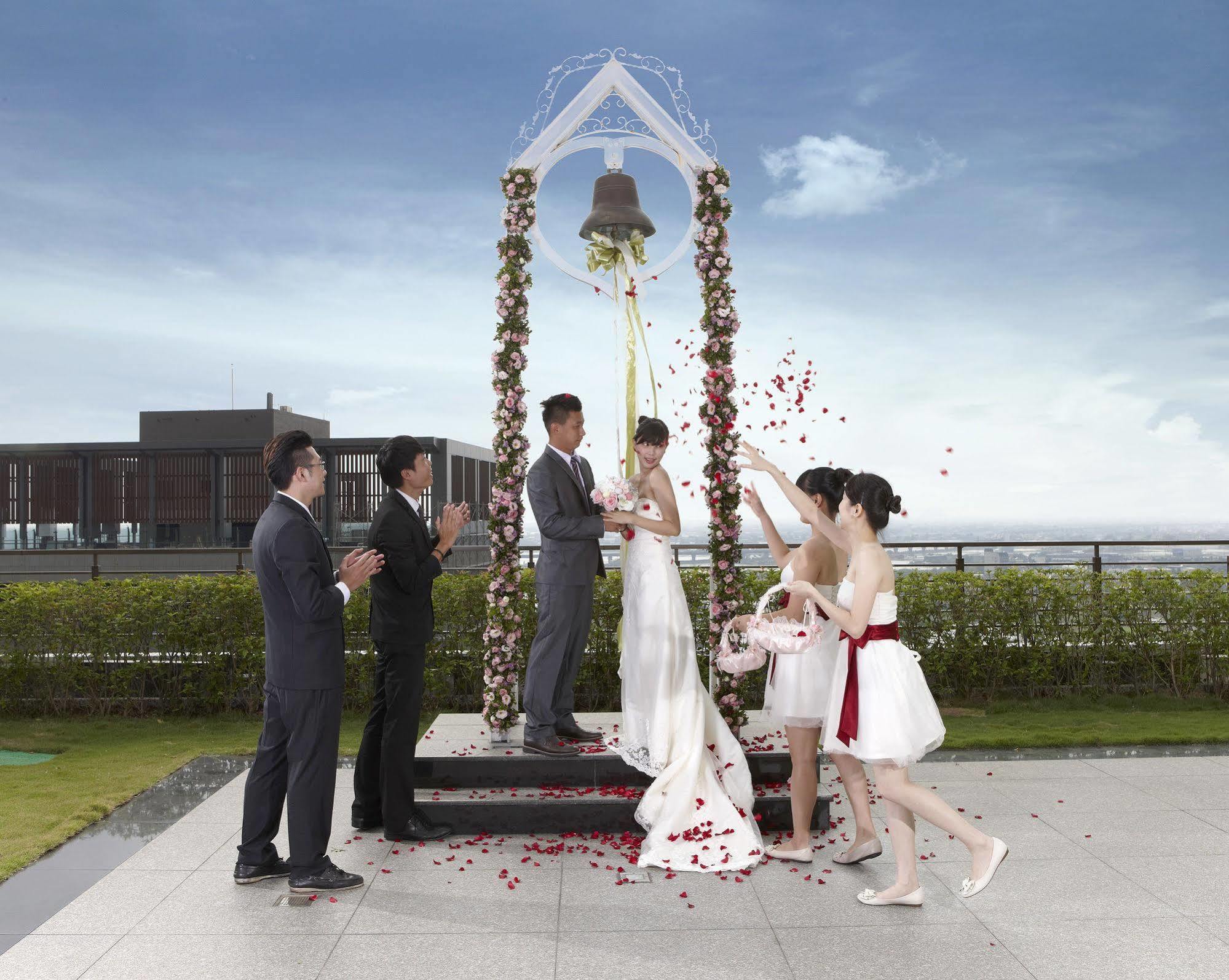 Evergreen Resort Hotel - Jiaosi Jiaoxi Εξωτερικό φωτογραφία Wedding at the Sky Chapel