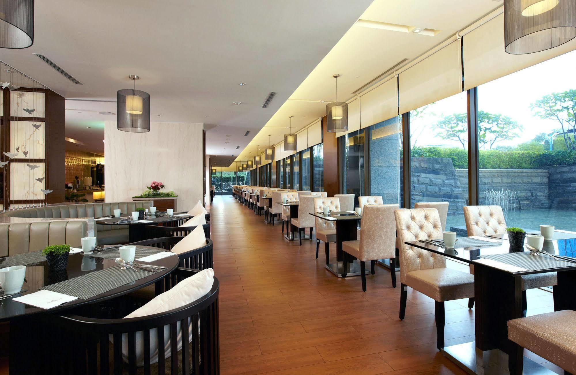 Evergreen Resort Hotel - Jiaosi Jiaoxi Εξωτερικό φωτογραφία The interior of the restaurant